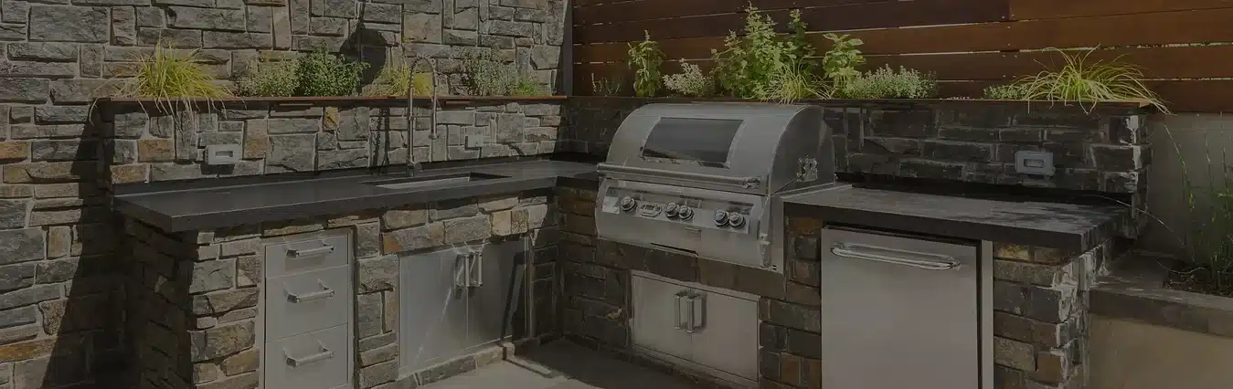 Outdoor Kitchen by Blackpine Hardscapes