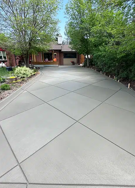 Concrete driveway contractors in Colorado built a large decorative concrete driveway with clean design